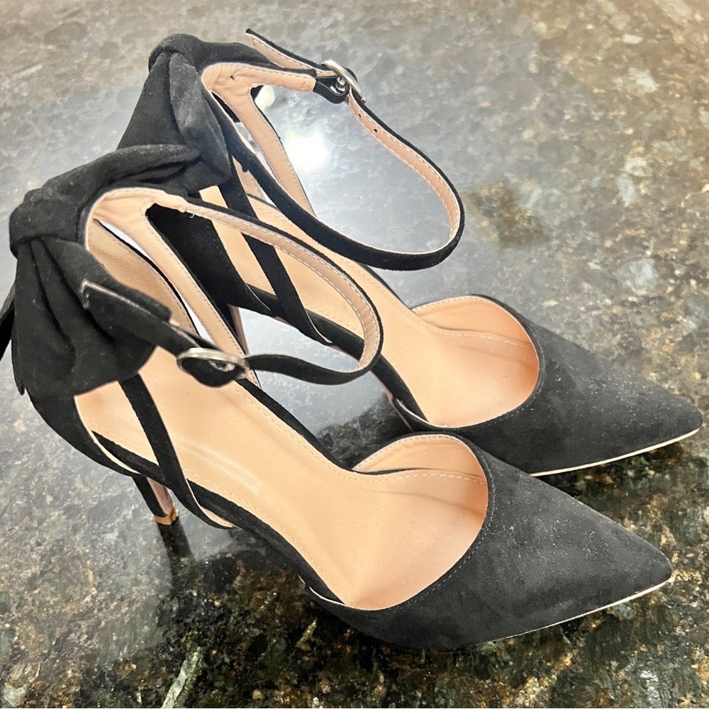 Woman’s Stiletto Bow Ankle Heel